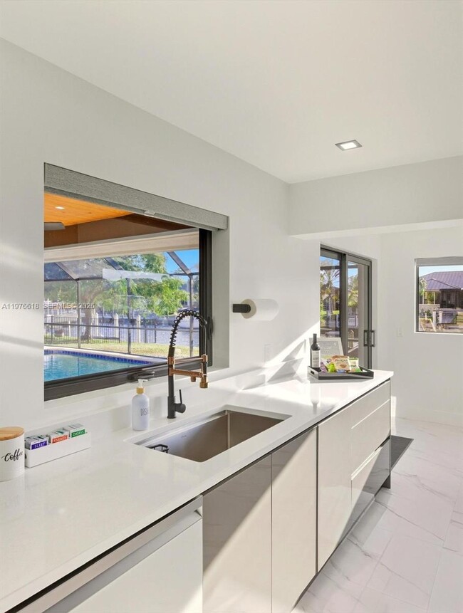 Building Photo - 103 Tropicana Dr