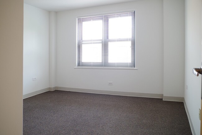 Interior Photo - 1400 E. 57th Street
