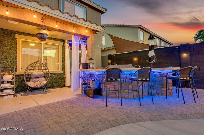 Building Photo - 18472 W Desert Ln