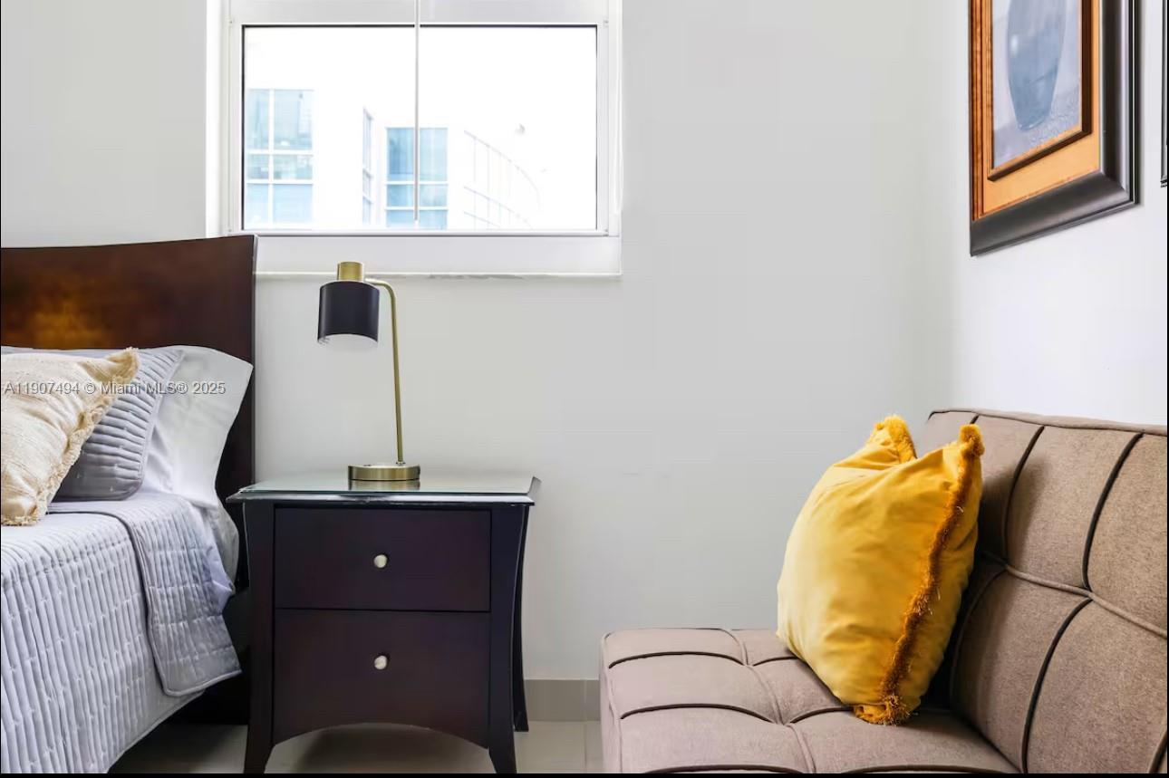 Building Photo - 1200 Brickell Bay Dr