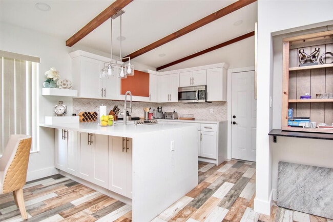 Building Photo - 6557 Country Wood Way