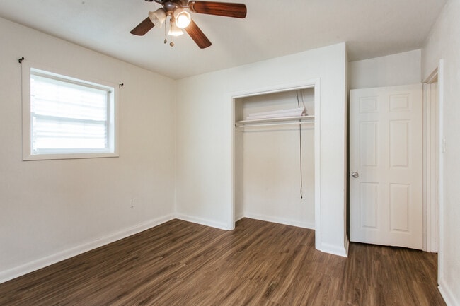 Building Photo - 255 Sunset Dr