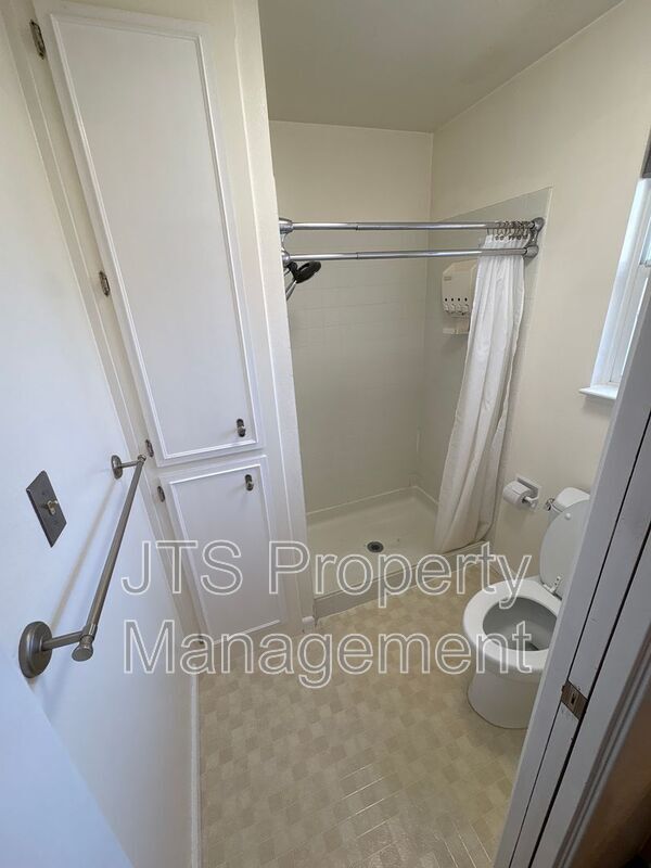Building Photo - 2128 W La Loma Dr