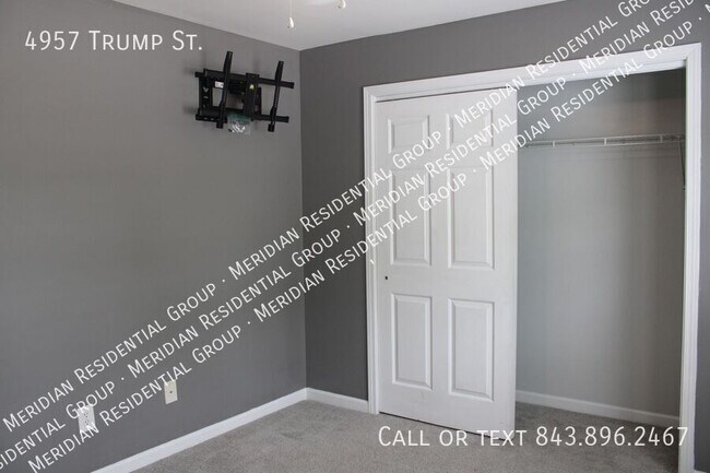Building Photo - 4957 Trump St
