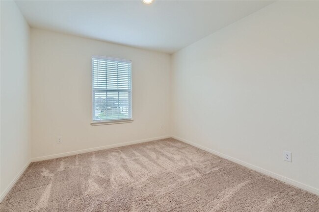 Building Photo - First time rental! move in ready! 15 minut...
