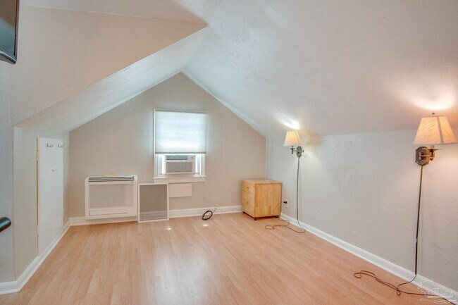 Building Photo - 1613 E Jordan St