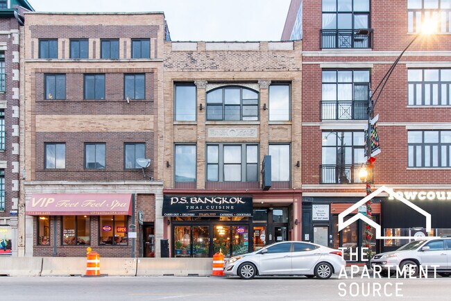 Building Photo - 3345 N Clark St