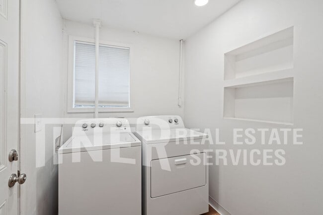 Building Photo - 1510 E Street-