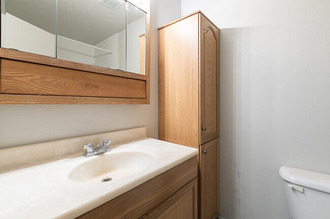 Building Photo - 6638 Cole Ct