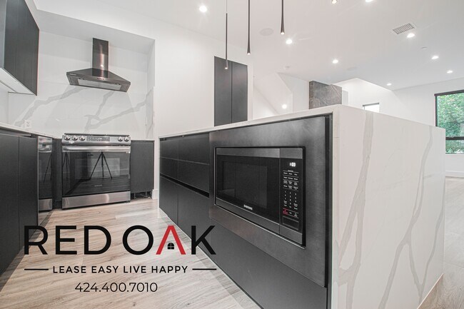 Building Photo - 18303 Oakbury Cir