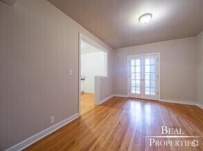 Building Photo - 2 bedroom in DEERFIELD IL 60015