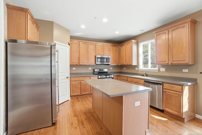 Building Photo - 715 Blue Ridge Dr