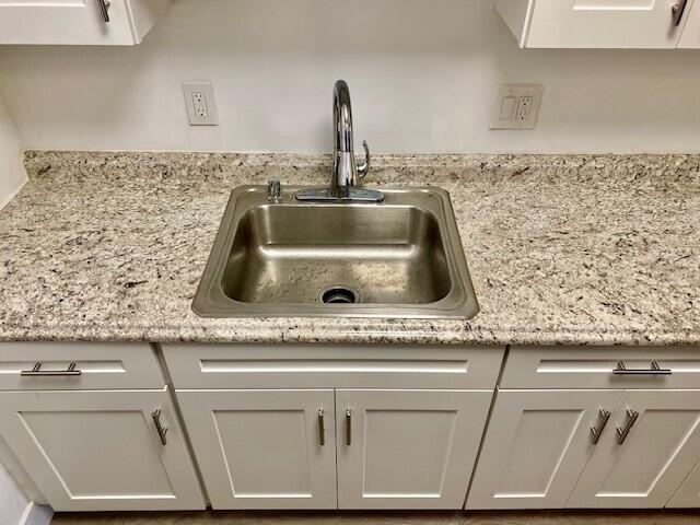 Building Photo - 600 SW 2nd Ave