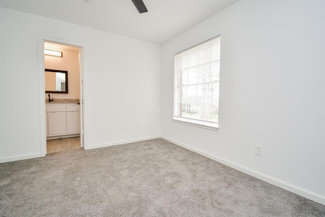 Building Photo - 1510 Plumwood Dr