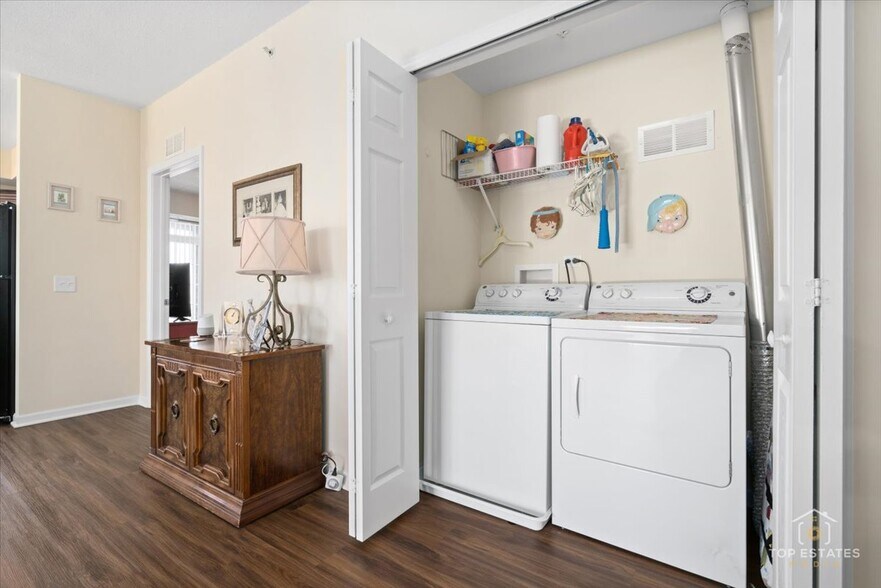 Building Photo - 238 E Irving Park Rd