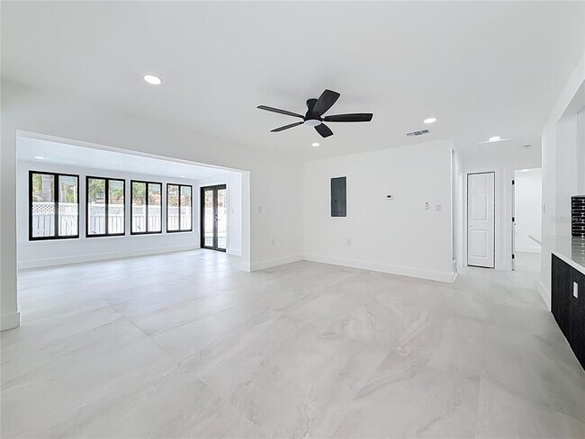 Building Photo - 2472 Tradewinds Dr