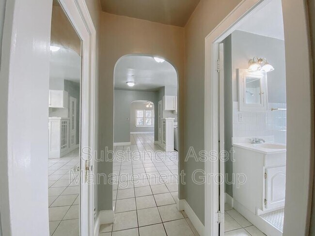 Building Photo - 518 NW 12th St