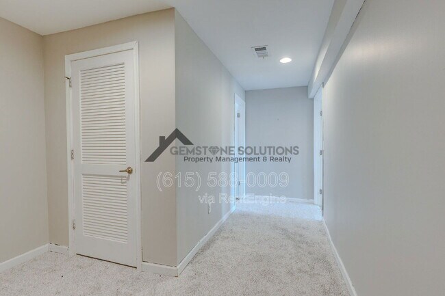 Building Photo - 2704 Orleans Dr