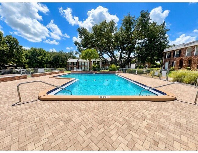 Building Photo - 5850 Cypress Gardens Blvd