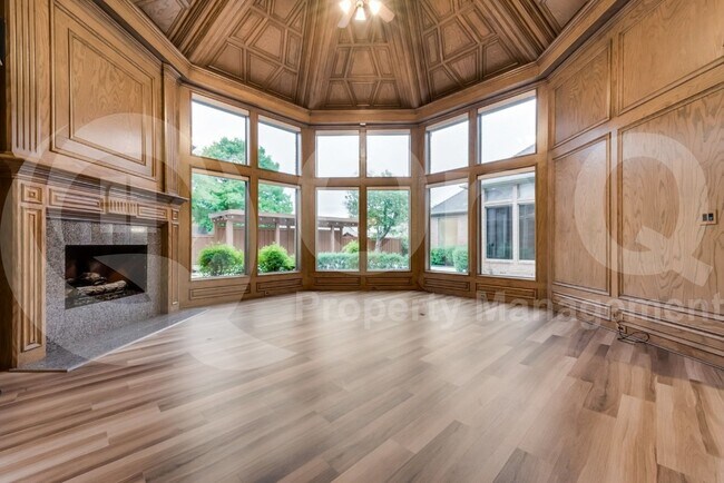 Building Photo - 5224 Longvue Dr