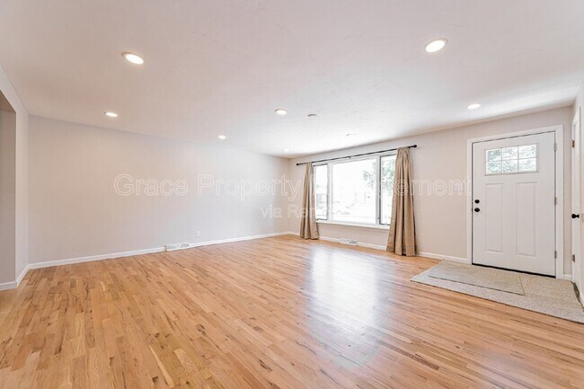 Building Photo - 270 Beryl Way