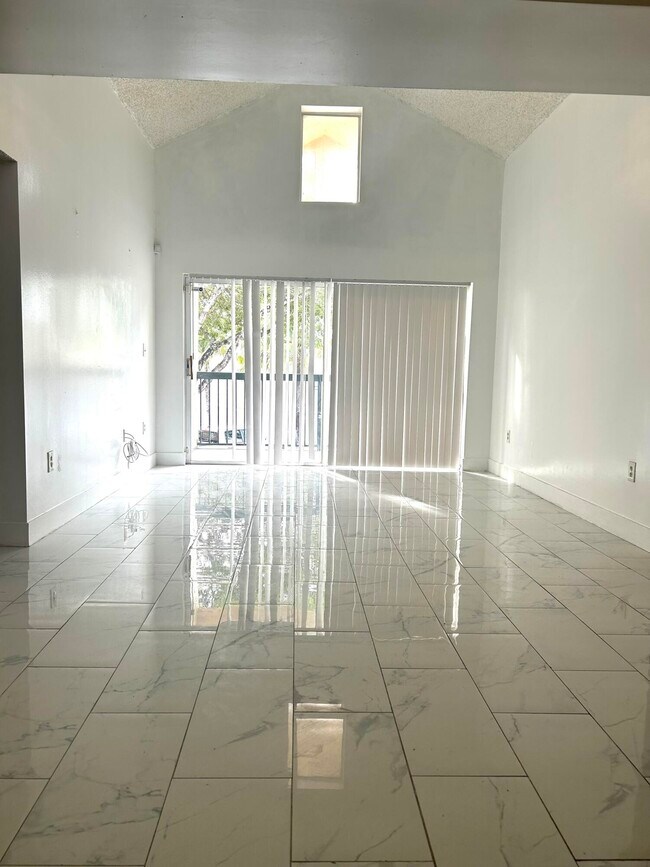 Primary Photo - 6296 NW 186th St