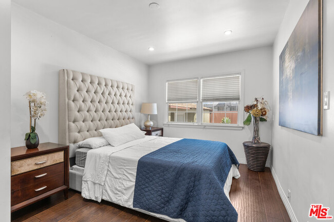 Building Photo - 3318 Barham Blvd