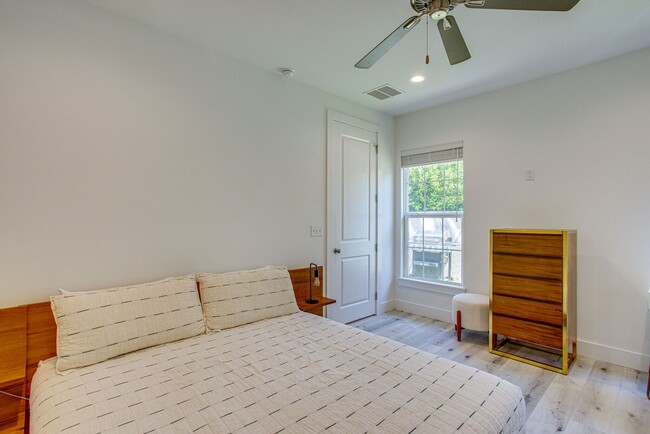 Building Photo - Destin- Bright & Modern 3-Bedroom Home wit...