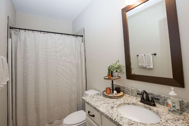 Building Photo - "Charming 4-Bedroom Retreat with Fireplace and 3 Full Baths in Aberdeen!"