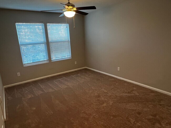 Building Photo - 5BR/3BA $2400 Monthly Rent AND One Month Free Rent!