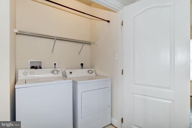 Building Photo - 122 Elmcroft Blvd