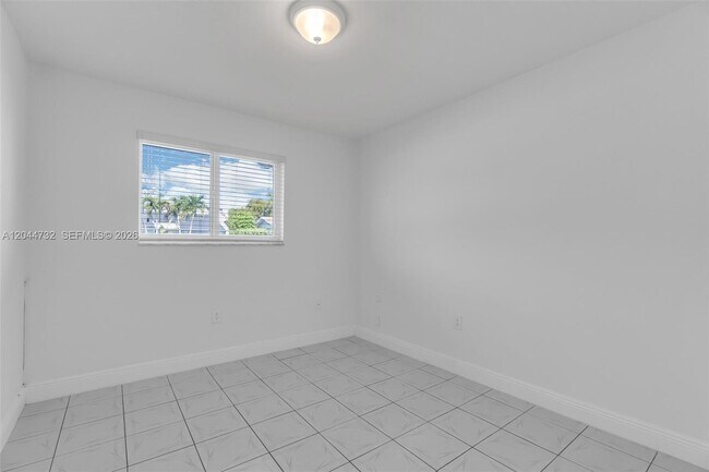 Building Photo - 7125 SW 93rd Ct