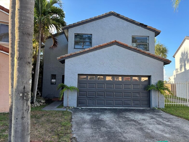 Primary Photo - 1062 SW 135th Pl