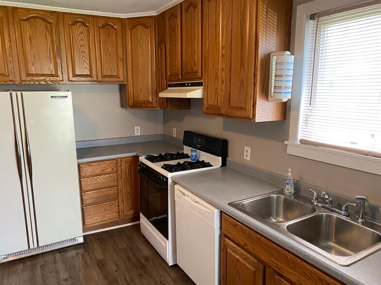 Kitchen - 433 Spink St.