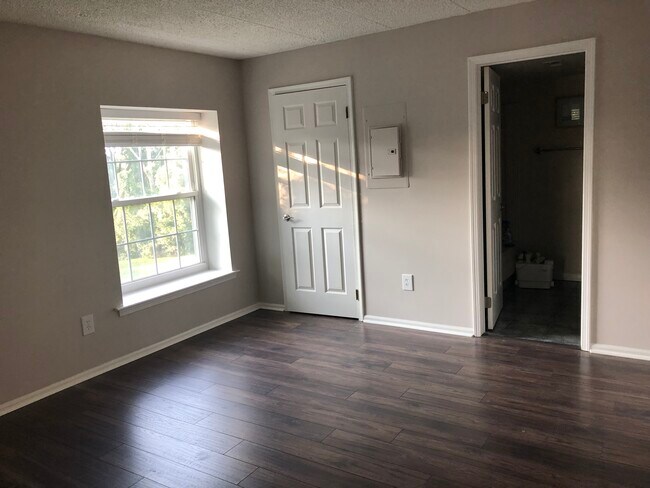 Building Photo - 1107 Deer Run