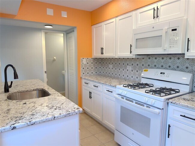 Building Photo - 824 Padua Ln