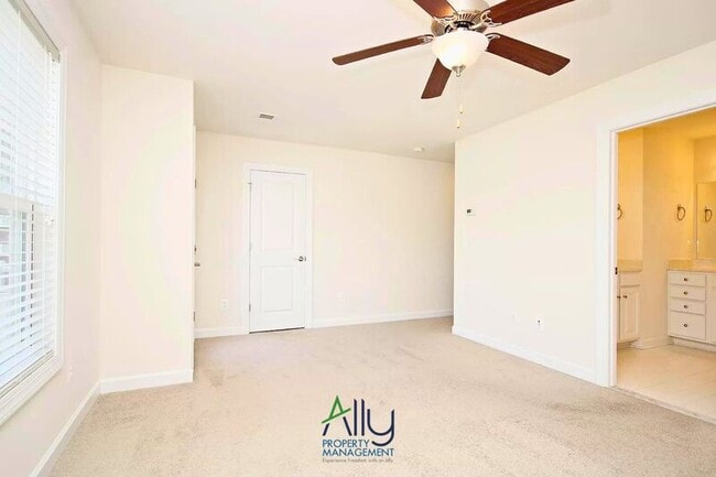 Building Photo - 1610 Kempton Pl