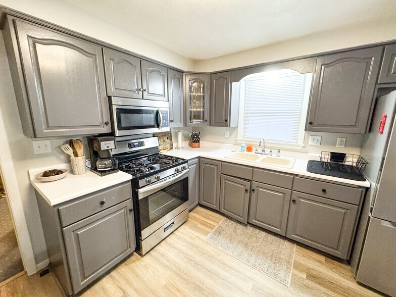 Building Photo - 615 W Timothy Dr