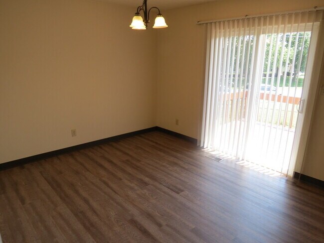 Building Photo - new rental in reynoldsburg schools
