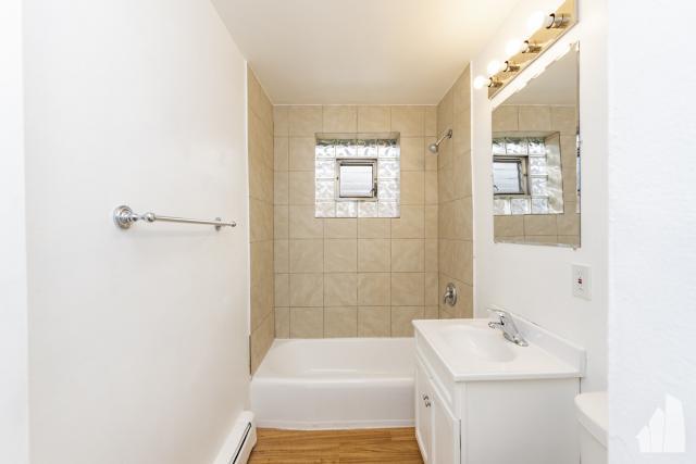 Building Photo - 3 bedroom in Hillside IL 60162