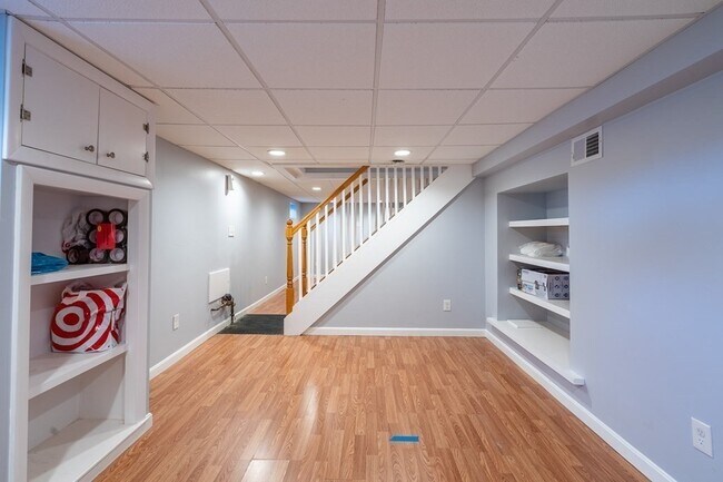 Building Photo - 26 Martell Rd