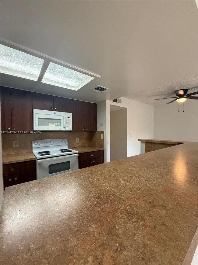 Building Photo - 3228 Coral Lake Dr