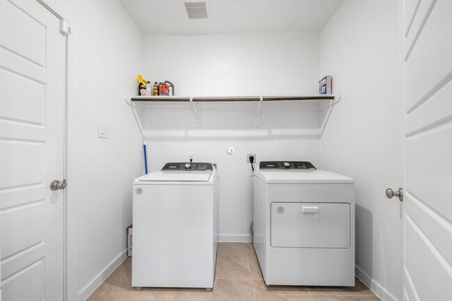 Building Photo - 18719 Chisholm Mdws Dr