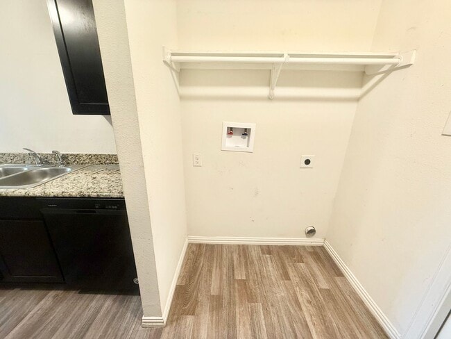 Building Photo - 3-bed/2-bath built in 2020!