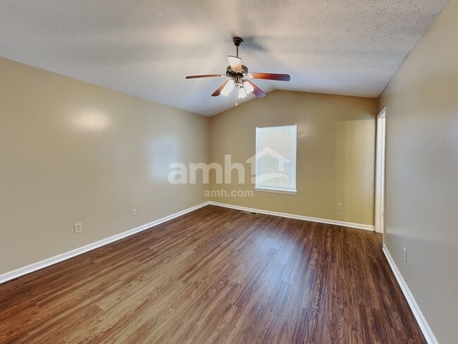 Building Photo - 127 Trails End