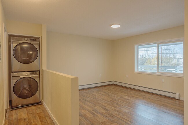 Building Photo - 2126 Rickert St