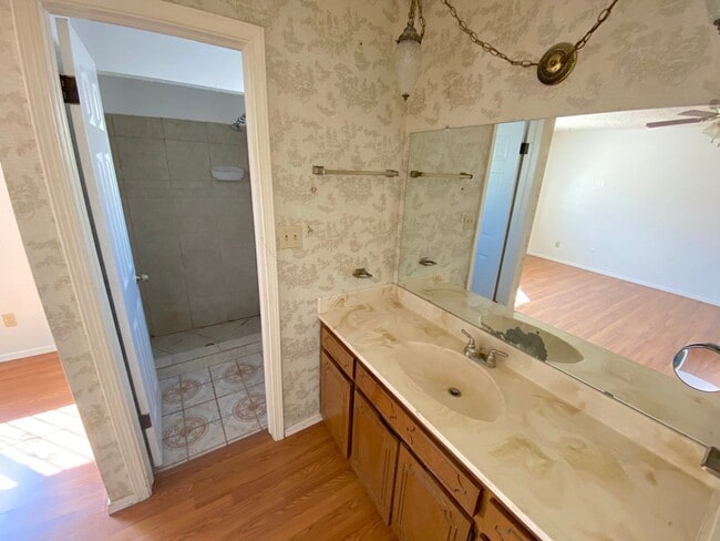 Building Photo - Northeast El Paso 3 Bed Refrig A/C