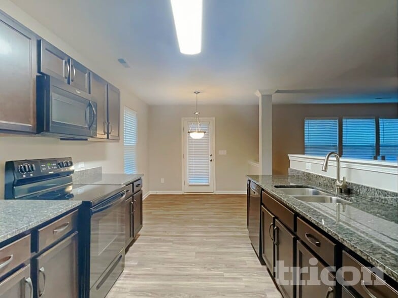 Building Photo - 805 Alta Wy