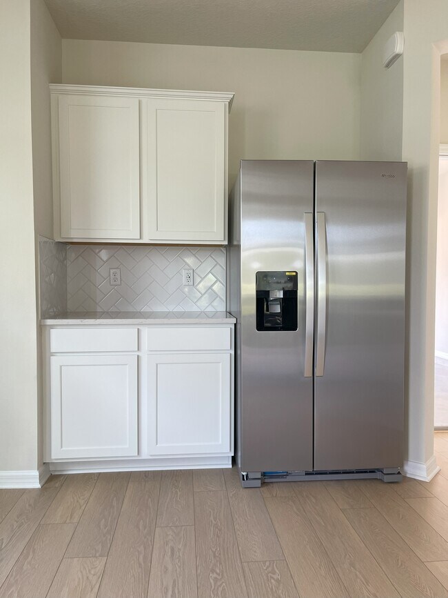 Building Photo - 3156 Emerald Acrs Ln
