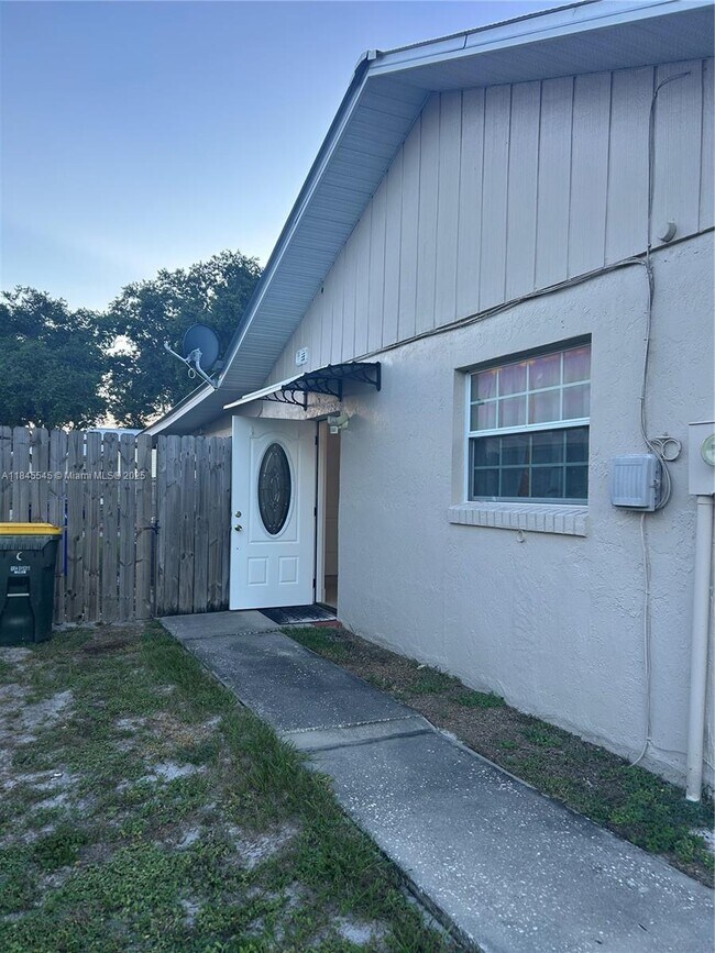 Building Photo - 4617 Navarre Ave